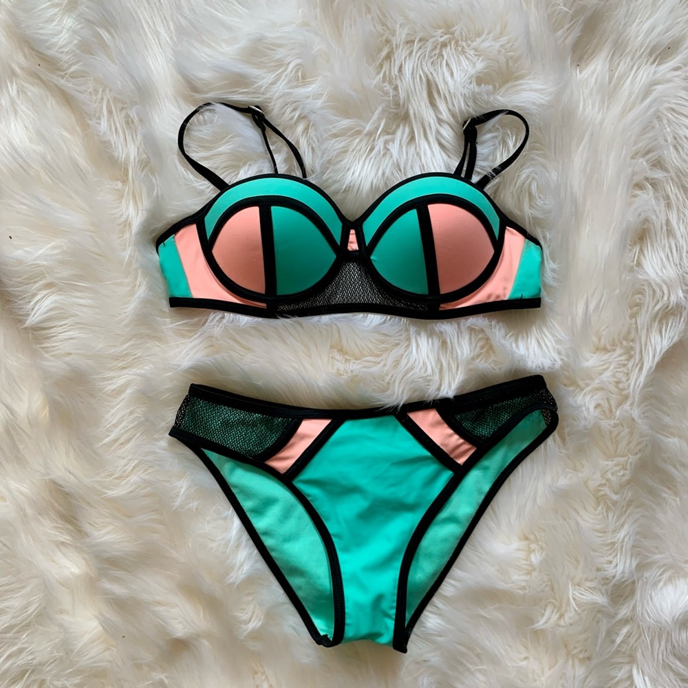 Colorblock bikini size small ✨